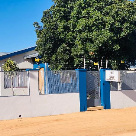 Mo-nize Villa Guesthouse Otjiwarongo Esterno foto