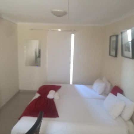 Mo-nize Villa Guesthouse Otjiwarongo Esterno foto
